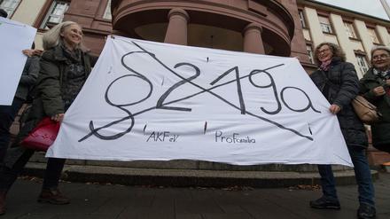 Protest gegen den Abtreibungsparagraphen 219a in Gießen
