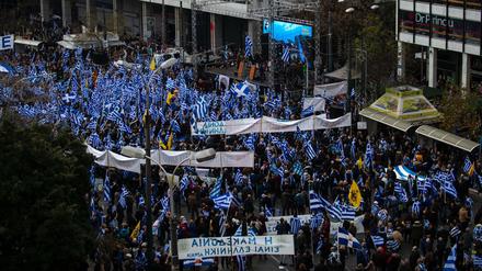 Tausende Demonstranten haben sich in Athen versammelt.
