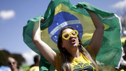 Demonstranten in Brasilia fordern den Rücktritt von Präsidentin Dilma Rousseff.