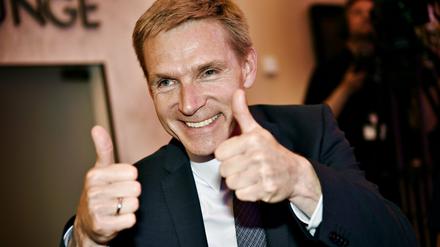 Der Chef der rechtspopulistischen Dänischen Volkspartei, Kristian Thulesen Dahl, feiert den Erfolg bei der Parlamentswahl.