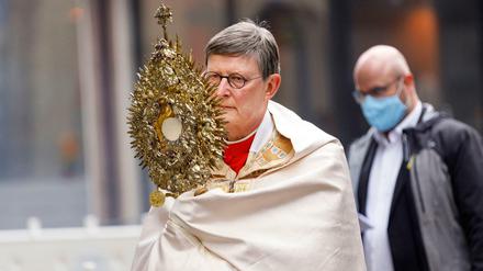 Der Kölner Erzbischof Rainer Maria Kardinal Woelki bei einem Fronleichnamsgottesdienst unter freiem Himmel in Köln. 