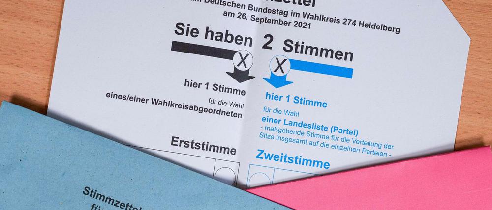 Der offzielle und amtliche Stimmzettel zur Bundestagswahl am 26. September 2021 der Stadt Heidelberg.