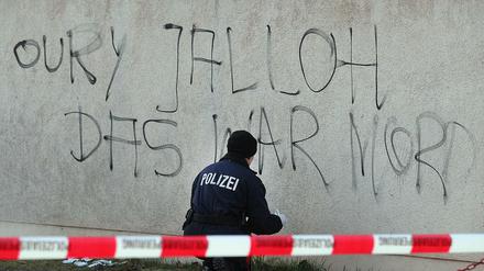 Zum Tod von Oury Jalloh in einer Dessauer Polizeizelle im Januar 2005 gibt es viele Fragen. 