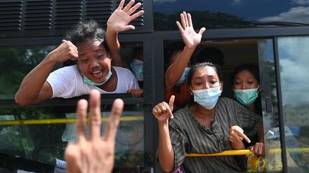 Amnestie in Myanmar: Freigelassene in Yangon