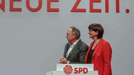 Saskia Esken und Norbert Walter-Borjans sind als SPD-Vorsitzende gewählt.