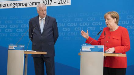Vereint. Bundeskanzlerin Angela Merkel und Bayerns Ministerpräsident Horst Seehofer bei der Vorstellung des Wahlprogramms.