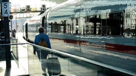 Eine stärkere Trennung von Schienennetz und Zugbetrieb bei der DB ist wünschenswert.