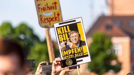 In Stuttgart beteiligten sich am Sonnabend mehrere tausend Menschen, darunter radikale Impfgegner, an der Demonstration gegen die staatlichen Schutzmaßnahmen in der Coronakrise