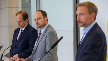 FDP-Chef Christian Lindner (rechts) und Fraktionsvize Alexander Graf Lambsdorff (links) mit dem russischen Oppositionellen Wladimir Kara-Mursa. 