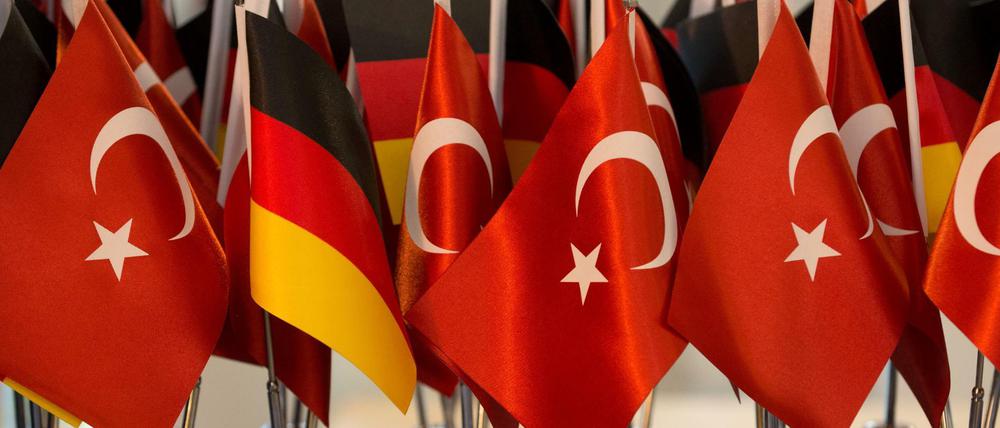 Ein unwürdiges Hin und Her bestimmt derzeit das deutsch-türkische Verhältnis.