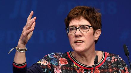 CDU-Chefin Annegret Kramp-Karrenbauer geht auf Distanz zur SPD.