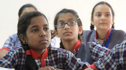 Schülerinnen im indischen Noida, Uttar Pradesh. ,