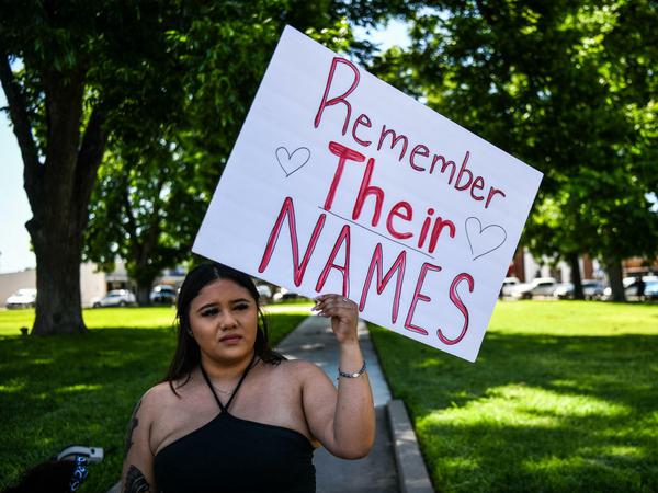 „Merkt Euch ihre Namen“: Gedenken an die Opfer des Massakers an der Schule im texanischen Uvalde