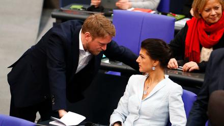 Linken-Abgeordnete im Bundestag: Parlamentsgeschäftsführer Jan Korte im Gespräch mit Fraktionschefin Sahra Wagenknecht. 