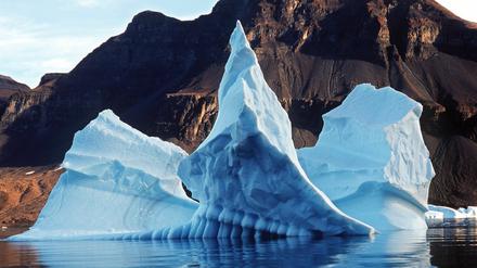 Die rasant steigenden Temperaturen in der Arktis beschleunigen auch die Eisschmelze. 