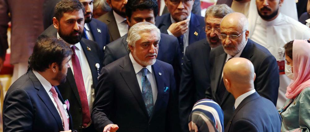 In der Mitte: der Vorsitzende des afghanischen Hohen Rats für Versöhnung, Abdullah Abdullah.