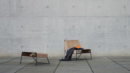 Elegant und tragfähig. Der Sessel "Sibirjak" aus Birkenrinde wirkt wie feines Leder.