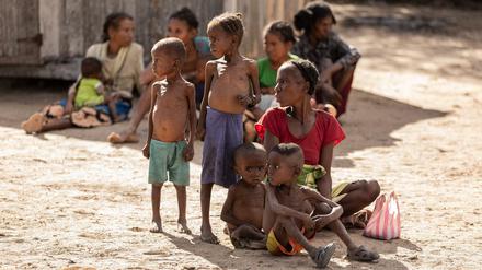 Unterernährung durch Nahrungsmangel: Notleidende Menschen in Madagaskar (Archivbild)