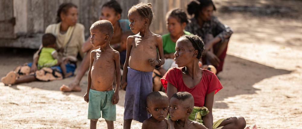 Unterernährung durch Nahrungsmangel: Notleidende Menschen in Madagaskar (Archivbild)