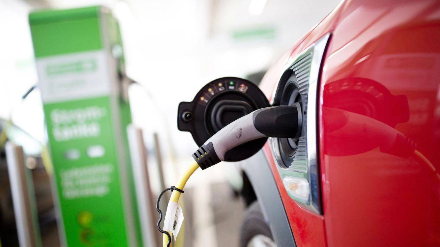 Autogipfel zur ElektroMobilität Von einer EWende ist die Autobranche