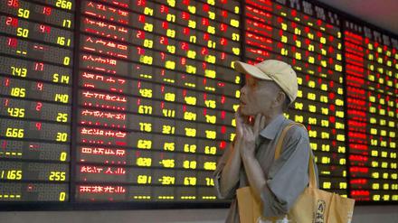 Der Sturzflug an Chinas Börsen betrifft die breite Bevölkerung. Die chinesische Regierung hat Investitionen von Kleinanlegern stark gefördert.