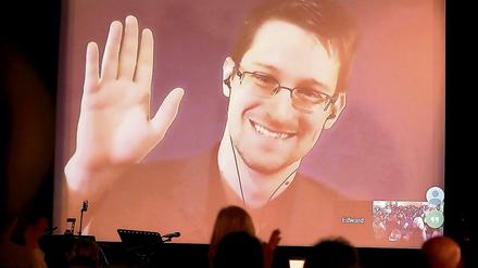 Der NSA-Enthüller Edward Snowden Ende 2014 bei einer Videoschaltung nach Berlin.