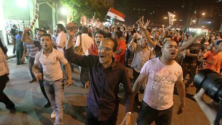 Demonstranten zogen am Montagabend durch das Zentrum von Kairo.