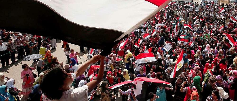 Euphorie über dem Tahir-Platz. Die patriotische Stimmung in Kairo hält auch nach der Absetzung von Mohammed Mursi an. 