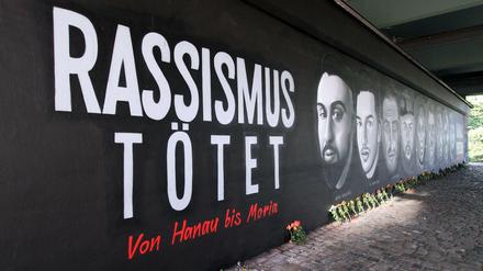 Gedenkgraffiti für die Opfer des Anschlags von Hanau in Frankfurt/Main