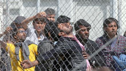 In dem Flüchtlingslager auf Lesbos wachsen die Spannungen. Für das Wochenende sind Protestaktionen angekündigt.