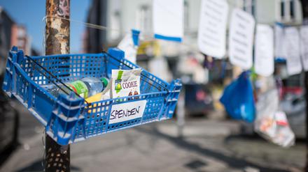 Hilfe in der Coronakrise: Ein Spendenzaun in Berlin-Kreuzberg