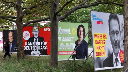 Bei der Koalitionssuche rücken FDP und Grüne in den Vordergrund. Olaf Scholz und Armin Laschet müssen sich gedulden, was die kleineren Parteien ihnen anbieten.