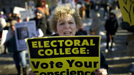 Esther Gordon bat schon 2016 das "Electoral College" sich an der Mehrheit der abgegebenen Stimmen zu orientieren. 