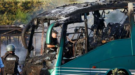 In Jerusalem sind bei der Explosion eines Busses viele Menschen verletzt worden.