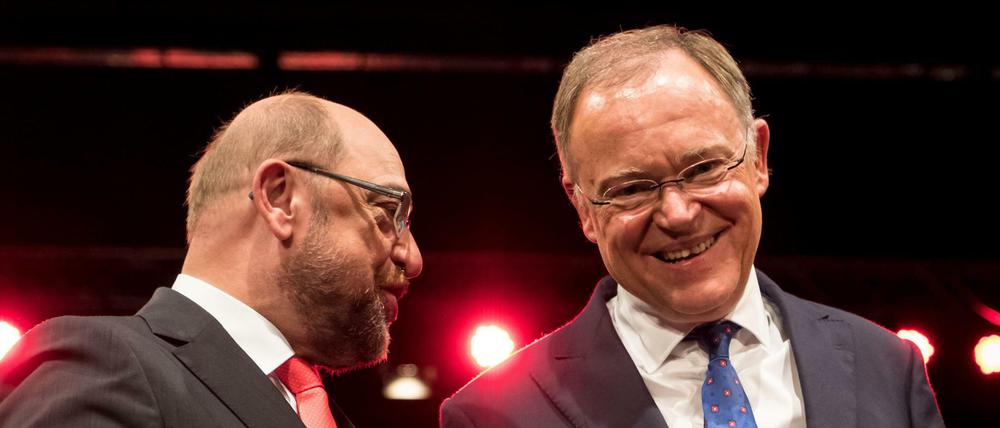 Wahlkampfhilfe von SPD-Chef Martin Schulz (links) für den niedersächsischen Ministerpräsidenten Stephan Weil in Hannover zwei Tage vor der Landtagswahl. 