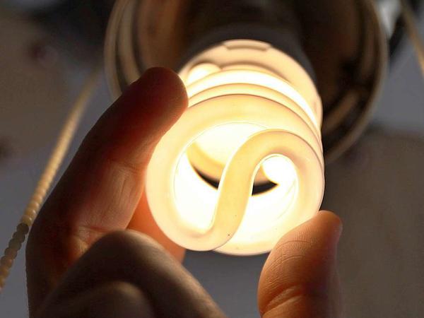 Ein Weg Energie zu sparen: Energiesparlampen.