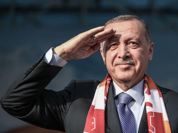 Der türkische Präsident Erdogan lässt die Angriffe in Nordsyrien fortsetzen.