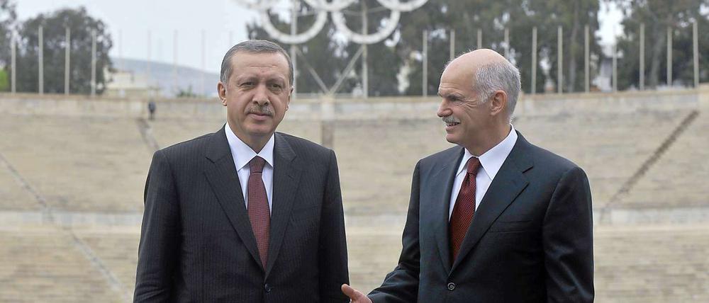 Dabei sein ist alles: Recep Tayyip Erdogan (l.) zu Besuch bei George Papandreou.