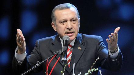 Der türkische Ministerpräsident Recep Tayyip Erdogan spricht 2008 bei einer Veranstaltung in der Kölnarena.