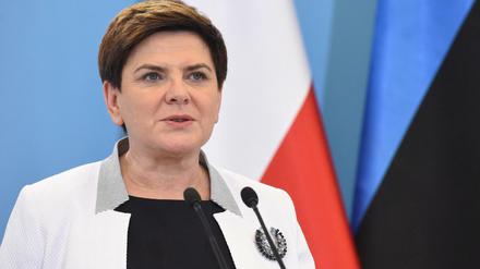 Derzeit steht Polens Regierungschefin Beata Szydlo allein am EU-Pranger. Das soll sich nach dem Willen von EU-Abgeordneten ändern.