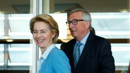 Die EU-Kommissionschefin Ursula von der Leyen mit ihrem Vorgänger Jean-Claude Juncker.