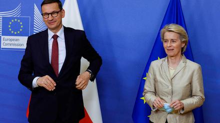 Eklat erstmal vermieden: Polens Verfassungstribunal vertagte die Entscheidung, kurz bevor Premier Mateusz Morawiecki bei EU-Kommissionspräsidentin Ursula von der Leyen in Brüssel eintraf. 