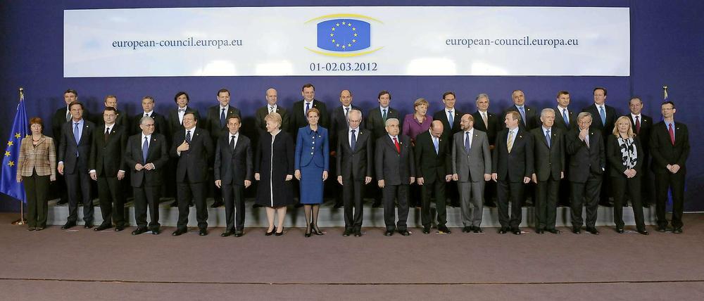 Die Staats- und Regierungschefs der EU-Länder posieren für ein Gruppenfoto.