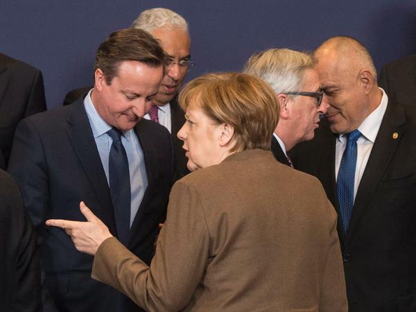 Bundeskanzlerin Angela Merkel (Mitte) beim EU-Gipfel in Brüssel 