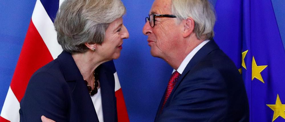 Prinzip Hoffnung. Die britische Premierministerin May und EU-Kommissionschef Juncker am Mittwoch in Brüssel. 