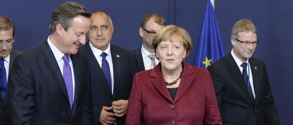 Bundeskanzlerin Angela Merkel (rechts) und der britische Premier David Cameron (links) beim EU-Gipfel.