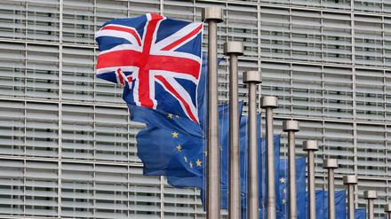 Die Flagge Großbritanniens vor dem EU-Gebäude in Brüssel. 