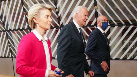 EU-Kommissionschefin von der Leyen, US-Präsident Biden und Ratschef Michel (v.l.n.r.) am Dienstag in Brüssel. 