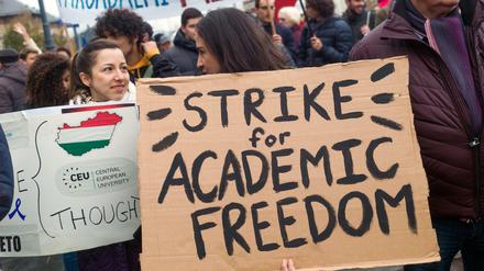 Protest gegen die Behinderung der Central European University (CEU) in Budapest (Archivbild) 