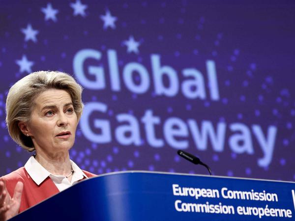 EU-Kommissionspräsidentin von der Leyen bei der Vorstellung der europäischen Antwort auf die Neue Seidenstrasse.
